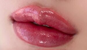 Vì sao phun môi màu đỏ berry là tone must-try cho nàng thích sự sang trọng mềm mại?