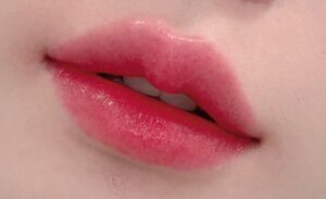 Phun môi màu hồng phấn