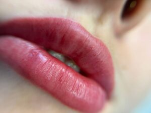 Gen Z mê phun môi màu đỏ berry vì rực rỡ, thời thượng và cực cuốn hút