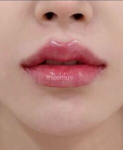 Phun môi màu hồng mận: màu môi phù hợp nhiều độ tuổi và phong cách