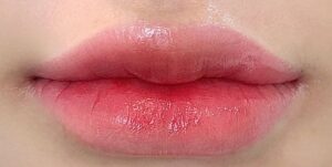 Phun môi màu hồng đỏ: lựa chọn hoàn hảo cho nàng mê phong cách tiểu thư quyến rũ