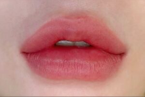 Phun môi màu hồng tự nhiên: tone xinh hợp cả khi mặt mộc