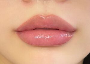 Vì sao phun môi màu hồng tây là tone must-try cho nàng thích vẻ đẹp tinh tế?