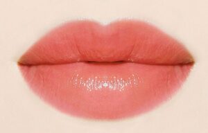 Phun môi màu cam đào: sắc môi ngọt nhẹ giúp nàng thêm tươi tắn