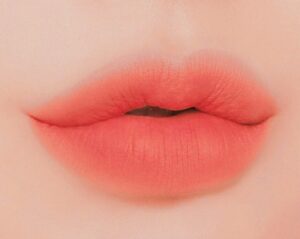 Phun môi màu cam đào: giải pháp cho đôi môi nhợt nhạt, thiếu sức sống