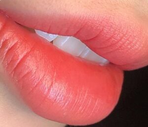 Phun môi màu hồng cam có thật sự dễ hợp khuôn mặt? 3 Phun môi màu hồng cam san hô: tone tươi trẻ hợp nhiều kiểu da