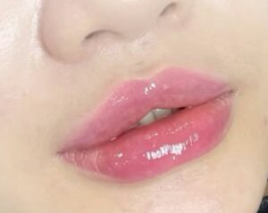 phun môi màu hồng tự nhiên