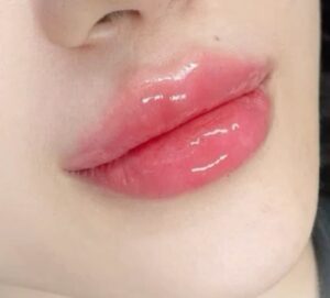 Phun môi màu hồng tự nhiên giúp đôi môi mềm mọng, chuẩn vibe tiểu thư nhẹ nhàng