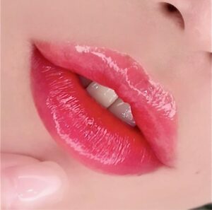 Phun môi màu hồng mận: giải pháp cho môi thâm và xỉn màu lâu năm