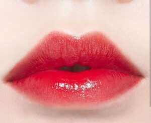 Phun môi màu đỏ trầm: lựa chọn lý tưởng cho nàng thích vẻ đẹp trưởng thành