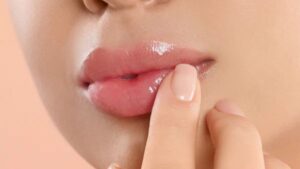 Dưỡng sau phun môi: Son dưỡng thông thường có còn phù hợp?