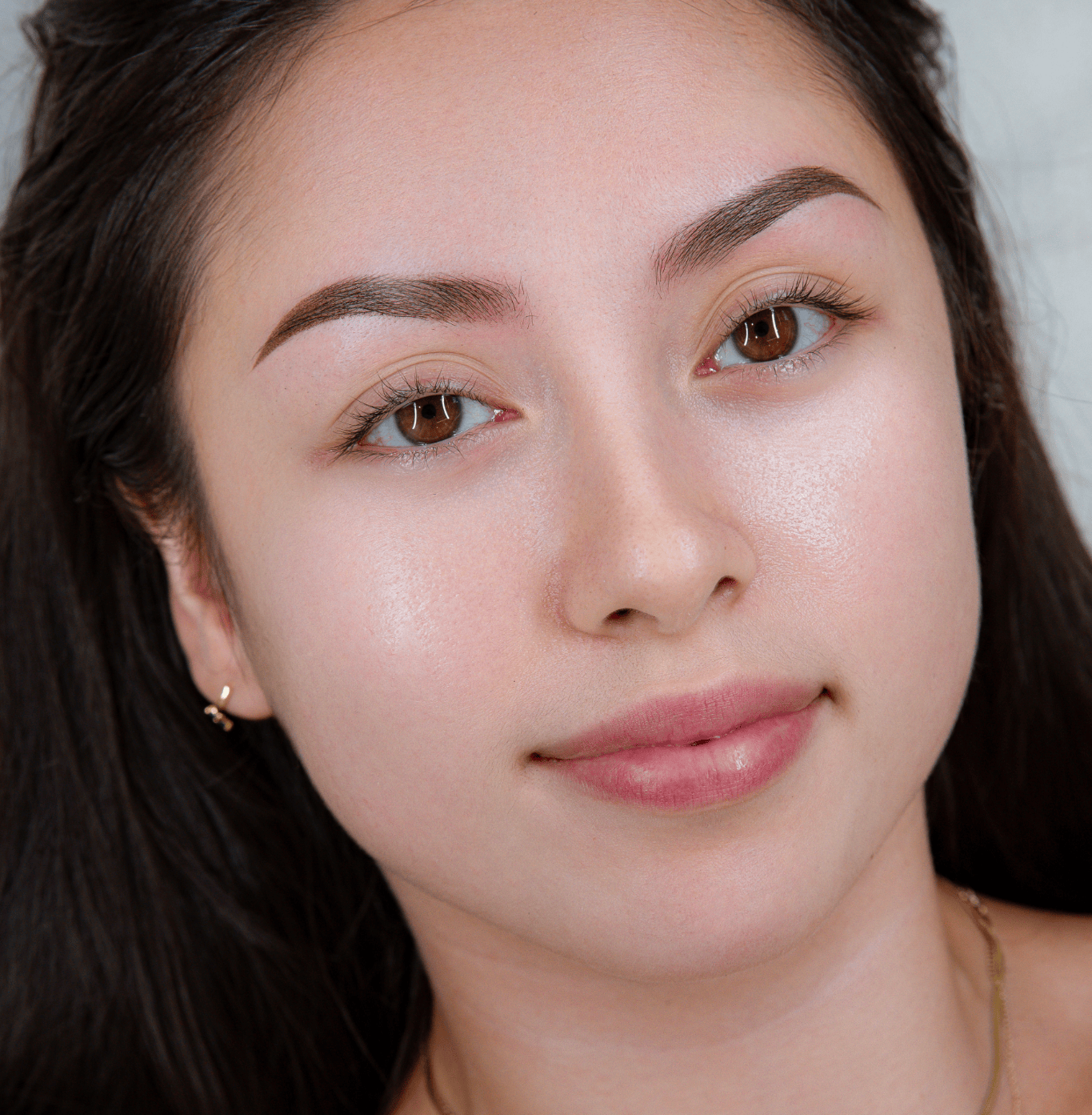 Cách xem ngày xăm chân mày 2025 cho nữ: chọn ngày đẹp để mày chuẩn dáng