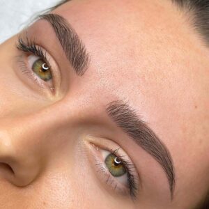 Microblading 2026: Kỹ thuật khắc sợi còn phù hợp với da dầu không?