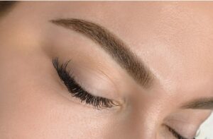 Nên chọn phun mày sợi hay phun mày ombre? 2 Phun chân mày ombre giá bao nhiêu? Bảng giá chi tiết 2026