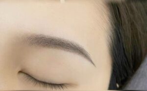 Phun mày bị trổ màu phải làm sao?