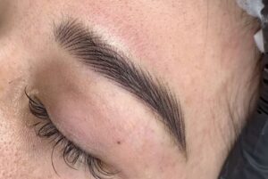 Phun mày có bị đau không? Mức độ thật theo trải nghiệm 2026