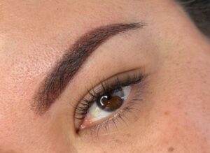 Phun mày ombre shading có bền màu không? Ưu nhược điểm cần biết