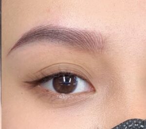 Phun mày sợi hairstroke giữ được bao lâu? Có bị trổ màu không?