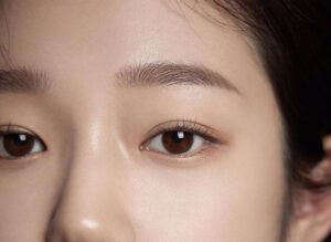 Phun mày vi chạm có nhanh phai không? 2 Phun mày vi chạm có giữ màu lâu không?