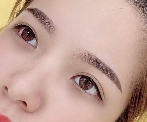 Phun mày vi chạm là gì? Có khác điêu khắc sợi không?