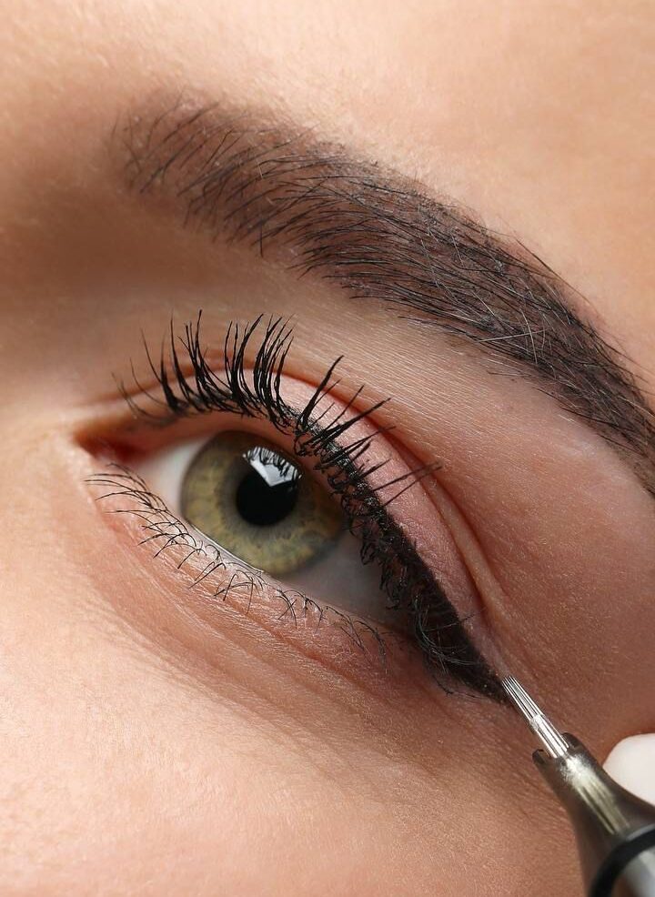 Phun xăm thẩm mỹ có đau không? Giải đáp mọi thắc mắc trước khi làm 2 Phun mí shading là gì? Có nên làm không?