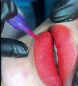 Phun môi có đau không? Mức độ đau thực tế và cách giảm đau hiệu quả