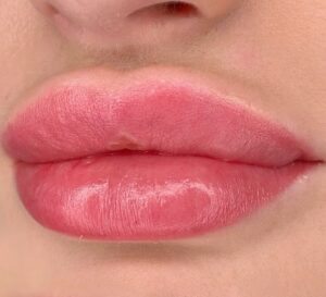 Chăm sóc môi sau phun đúng cách để lên màu đẹp và lâu trôi