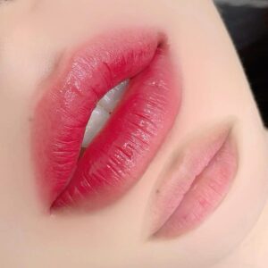 Phun môi lên màu không đều có sửa được không? Giải pháp an toàn từ chuyên gia