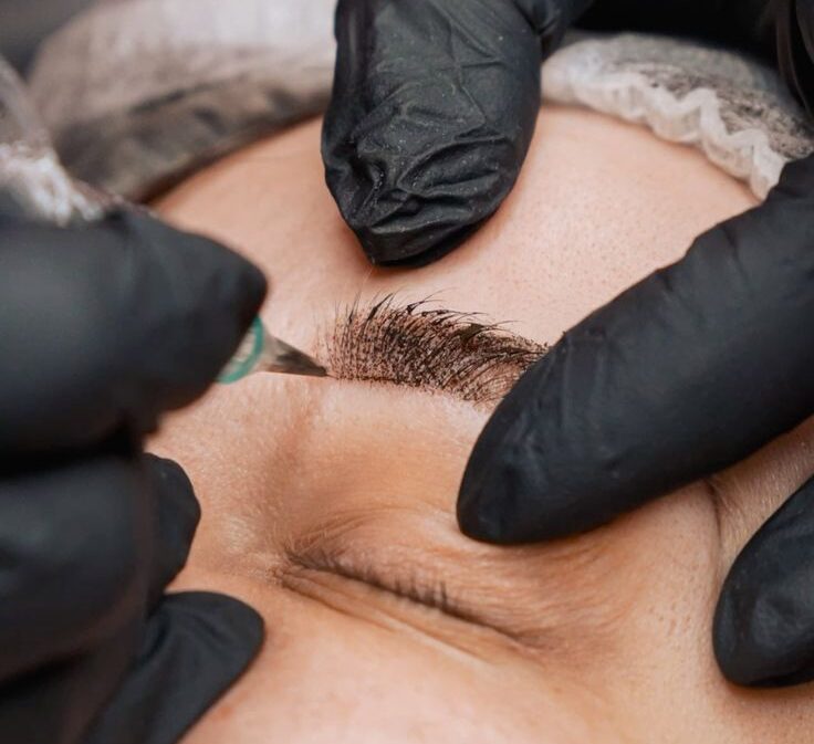 So sánh dặm mày với phun lại: Nên chọn phương án nào để giữ mày tự nhiên lâu dài?