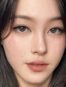 So sánh phun mày tự nhiên và điêu khắc mày trên da dầu