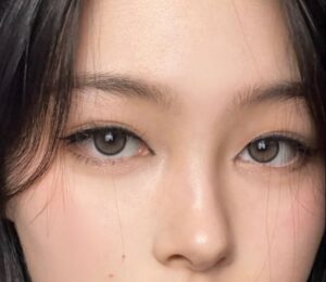 So sánh phun mày tự nhiên và điêu khắc mày trên da dầu