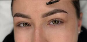 Sửa dáng lông mày đã phun có khó không? Giải pháp an toàn từ chuyên gia