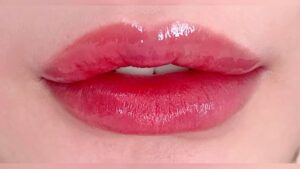 Công nghệ phun xăm thẩm mỹ không sưng – an toàn – lên màu chuẩn 2 Phun môi màu hồng mận lên màu chuẩn – Giấu khuyết điểm môi thâm hiệu quả