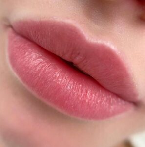 Phun môi màu hồng trầm là gì? Vì sao được nhiều chị em lựa chọn?