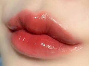 Phun môi màu cam đào là gì? Màu lên có đẹp và hợp da không?