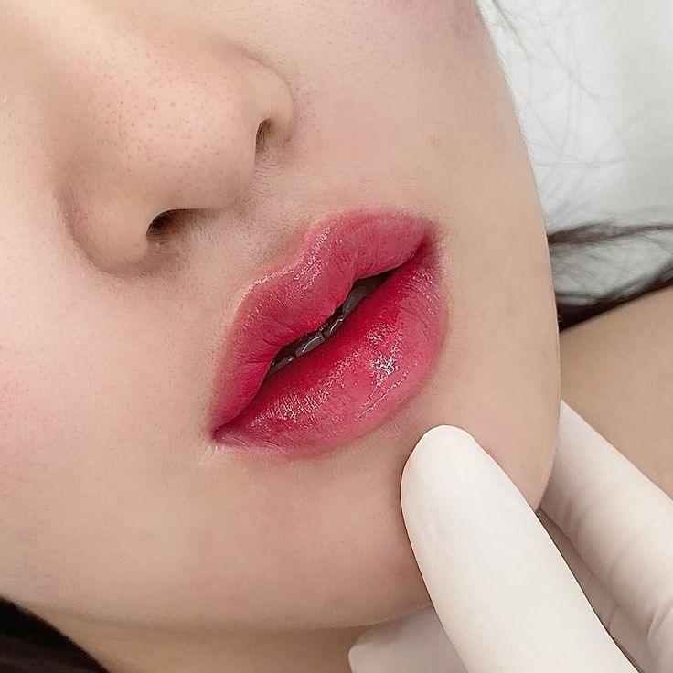 So sánh khử thâm môi công nghệ cao và phun môi truyền thống: Nên chọn phương pháp nào? 3 Phun môi màu hồng mận: lựa chọn an toàn cho người muốn môi đẹp lâu dài