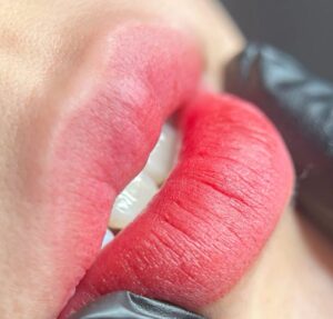 Quy trình phục hồi môi sau phun xăm giúp hạn chế thâm và khô môi