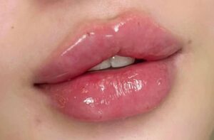 Gen Z mê phun môi màu hồng sữa vì tự nhiên, dễ phối makeup và cực cuốn