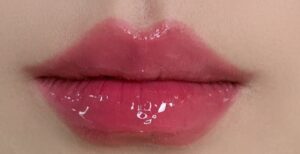 Phun môi màu hồng mận có bền không? Các yếu tố quyết định độ giữ màu