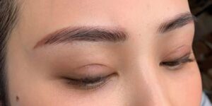 Phun mày bị trổ xanh – đỏ: Nguyên nhân và cách sửa triệt để