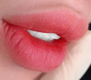 Phun môi bao lâu thì lên màu đẹp? Lộ trình 3 – 7 – 14 – 30 ngày có số liệu rõ ràng