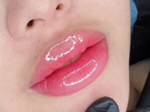 Phun môi màu hồng ổi là gì? Màu lên có đẹp và hợp da không?