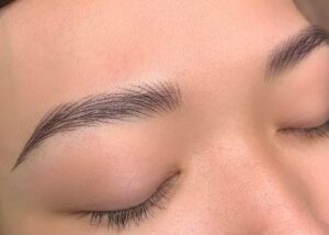 Hairstrokes 2026: Sợi mềm bao nhiêu thì được xem là tự nhiên?