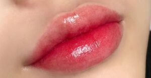 7 dấu hiệu quan trọng để biết môi bạn đang đẹp dần lên đúng chuẩn 3 Phun môi màu hồng đỏ: sắc môi ngọt ngào giúp nàng thêm rạng rỡ