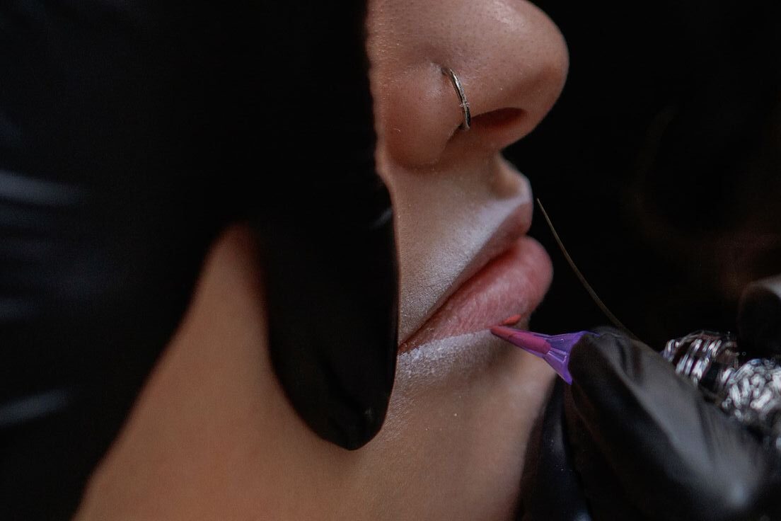 Phun môi không lên màu – Nguyên nhân thật sự và cách xử lý đúng