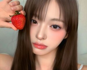 Phun môi màu hồng dâu: sắc hồng mọng mướt mang lại vẻ đẹp dịu dàng