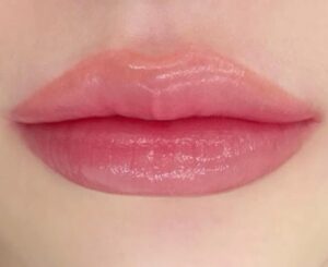Phun môi màu hồng tự nhiên: lựa chọn cho nàng theo đuổi phong cách tinh khôi