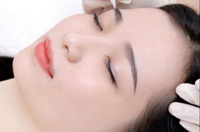 Xem ngày tốt xăm chân mày: bí quyết để vẻ ngoài hài hòa và khí sắc tỏa sáng