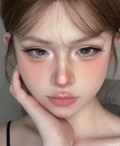 Phun mày có phải kiêng trang điểm không?