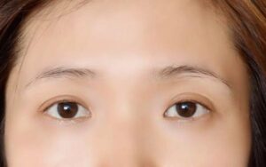 Người ít lông mày nên phun mày hay điêu khắc? 1 Người ít lông mày nên phun mày hay điêu khắc?